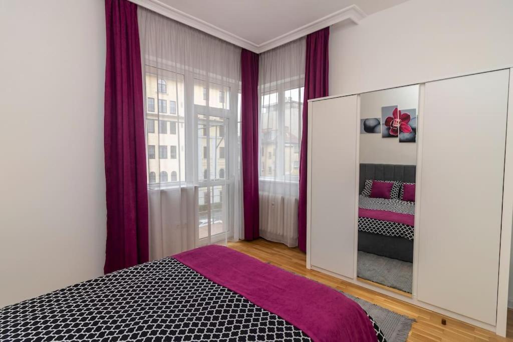 Spacious Aristocratic Apt. With A Colourful View София Екстериор снимка